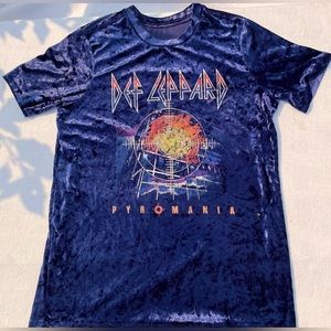 Velvet Def Leppard Short Sleeve T-Shirt